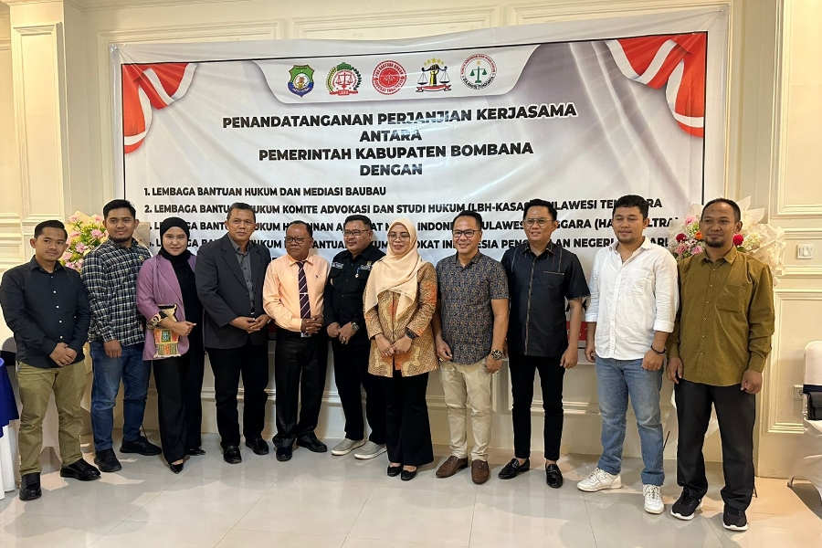 Foto bersama Pemkab Bombana dan Lembaga Bantuan Hukum