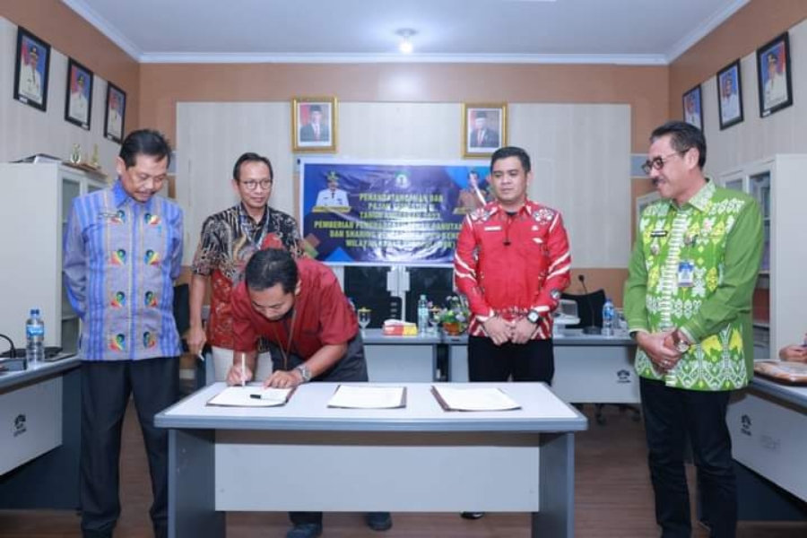 Penjabat Bupati Bombana Edy Suharmanto, Sekda Bombana Man Arfa, Kepala KPPN Kendari Agung Mulyono, Kepala KPP Pratama Kolaka Arief Hartono dan BUD Gafur Sarewo
