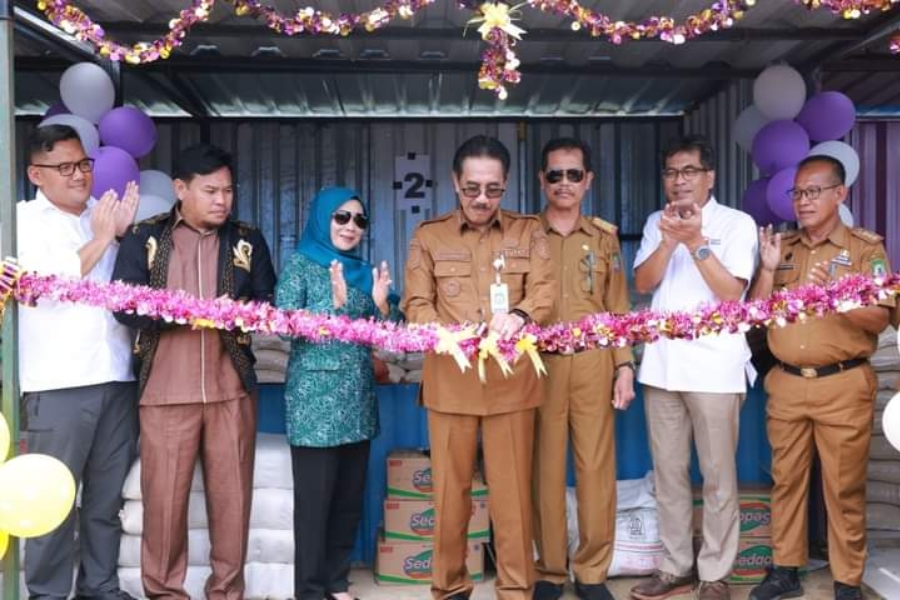 Louncing Kios Inflasi dan Pasar Murah oleh Pj Bupati Bombana Edy Suharmanto foto Diskominfo Bombana 