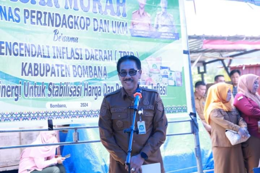 Pj Bupati Bombana Edy Suharmanto Saat membawakan sambutan pada acara louncing Kios Inflasi dan Pasar Murah